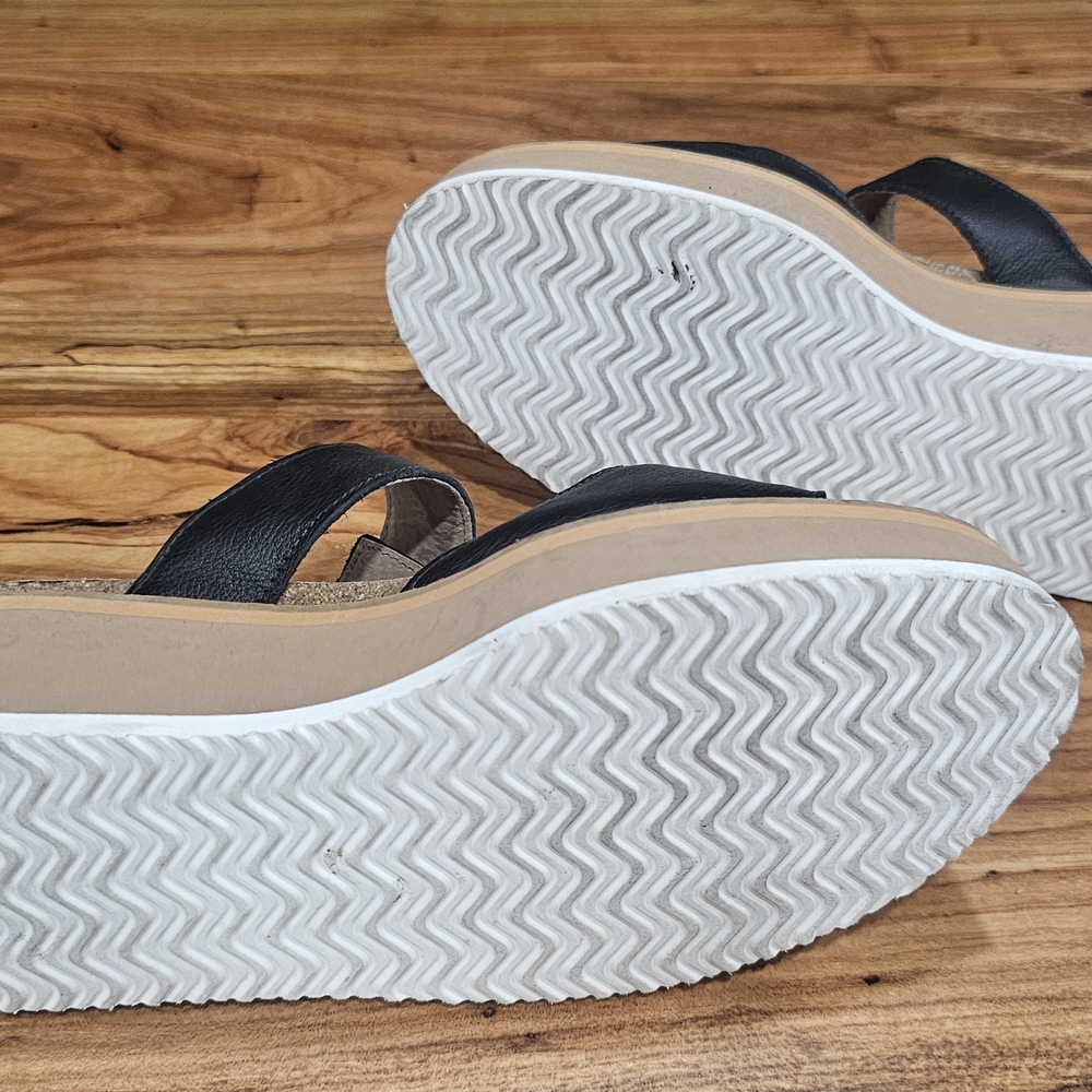 Naot Black and Brown Women's Sandals - Picture 4 of 5